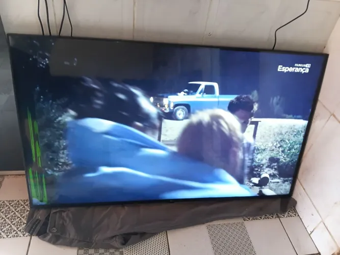 tv lg 50p smart com detalhe do lado esquerdo