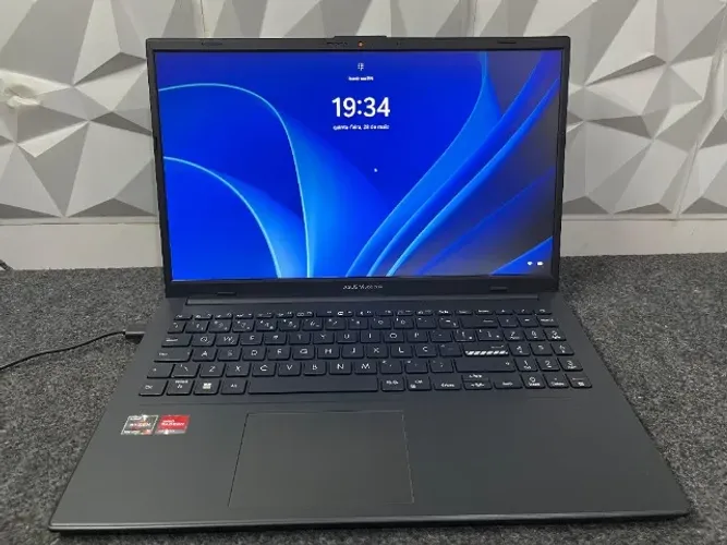 ASUS Vivobook Go 15 Ryzen 5 7520U 8GB DDR5 256GB + Windows 11 Original  Seminovo