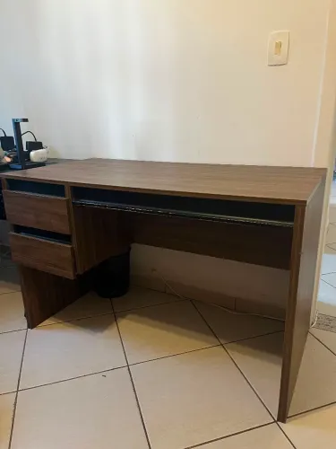 Escrivaninha de escritório com gavetas e espaçosa (59cm x 120cm e 74cm de altura)