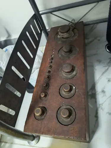 Balança Antiga com Jogo de Pesos - Peça Vintage/Decoração