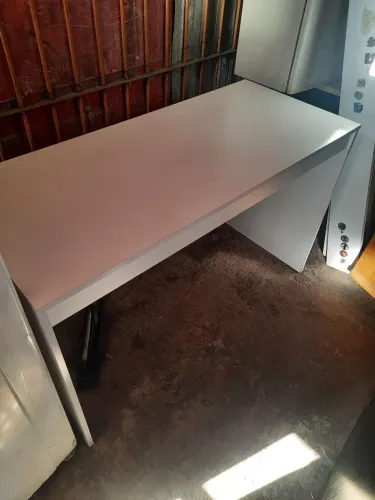 Escrivaninha / mesa para computador