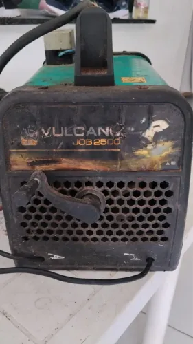 Máquina de solda volcano funcionando