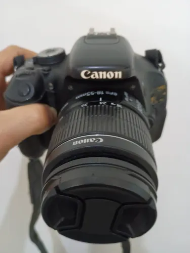Câmera Canon T3i com flash