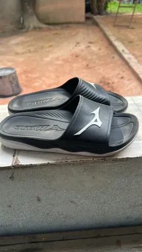 Mizuno papete original - preto e branco ótimo para dia a dia