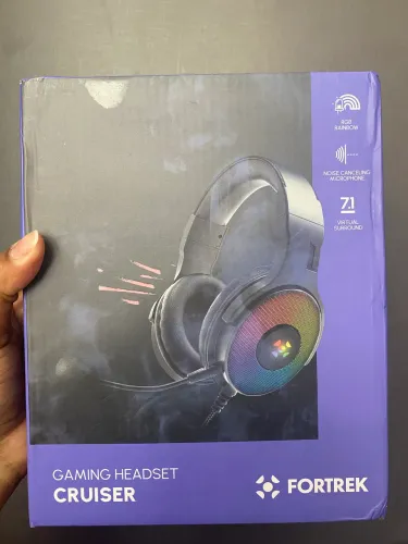 Headset Gamer Fortrek Cruiser 7.1 USB RGB preto.
