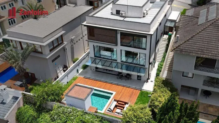 Belíssima casa em Alto Padrão, vista livre!