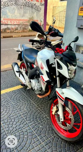 Honda twister 250 2022-- econômica , forte e bem conservada , aceito troca 
