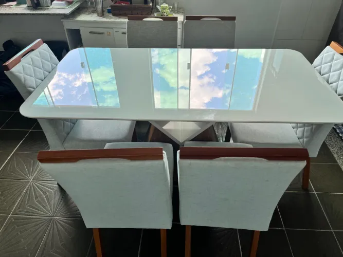Mesa resistente madeira 