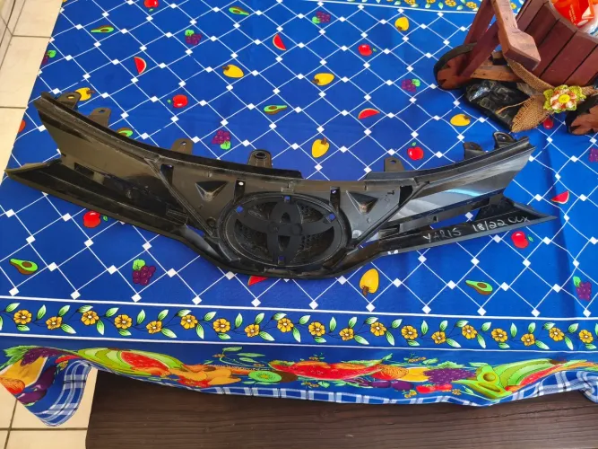 Grade radiador frontal yaris 18/22 original nova