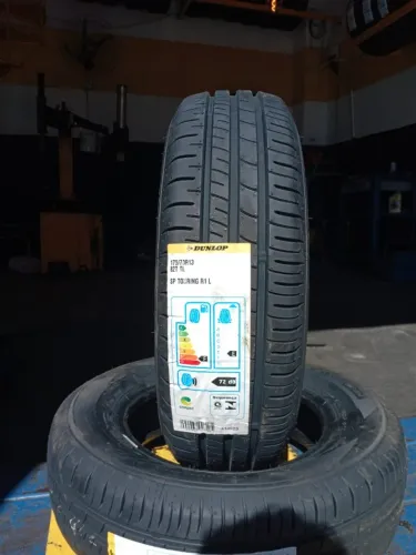 Pneu 175/70R13 SP Touring Dunlop, com 5 anos de garantia contra defeitos de fábrica.
