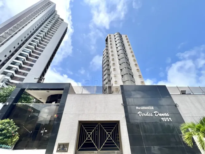 Apartamento de 200 m² com 3 suítes para locação no Tirol