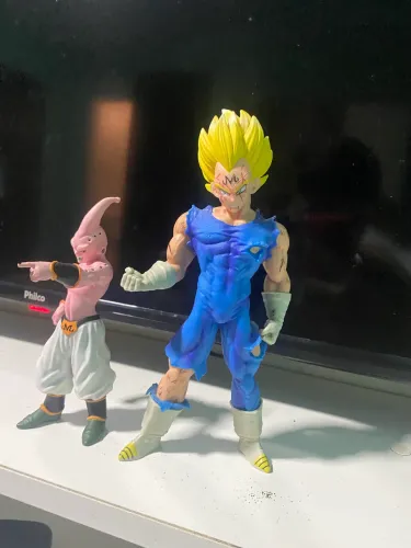 Bonecos vegeta e majin boo