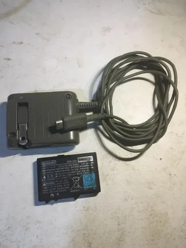 Nintendo DS Lite (apenas acessórios) - Bateria, carregador e caneta originais