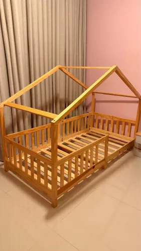 Cama Montessoriana em formato de casinha 