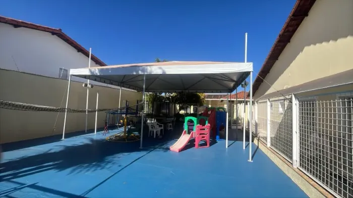 VENDO TOLDO GRANDE TAMANHO 8 X 8 METROS, COM ESTRUTURA METALICA