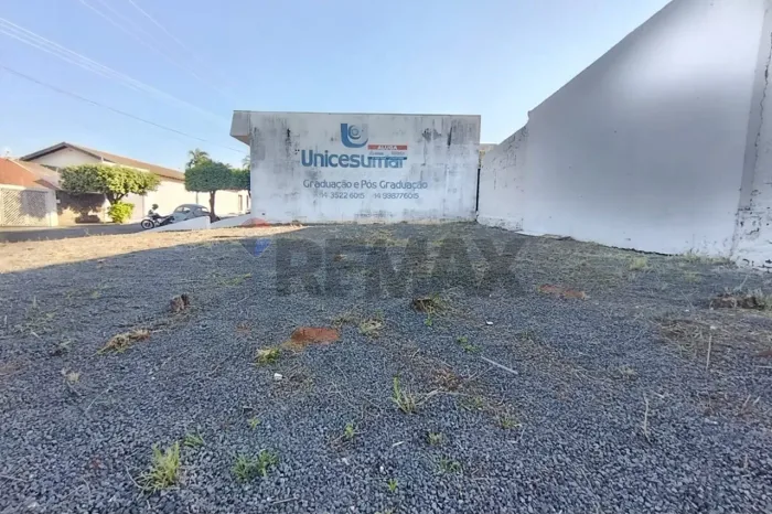 Terreno Comercial 216m²: Oportunidade em Lins!