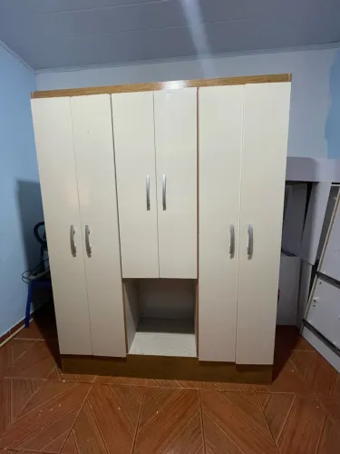 Vendo guarda roupa usado !! Em bom estado , entrega e montagem grátis