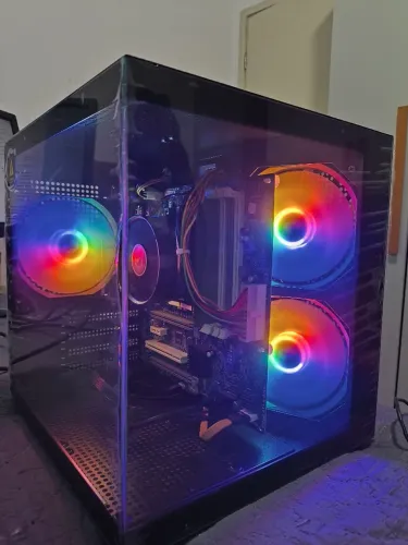 CPU i7 4gb SSD 480gb muito nova na caixa