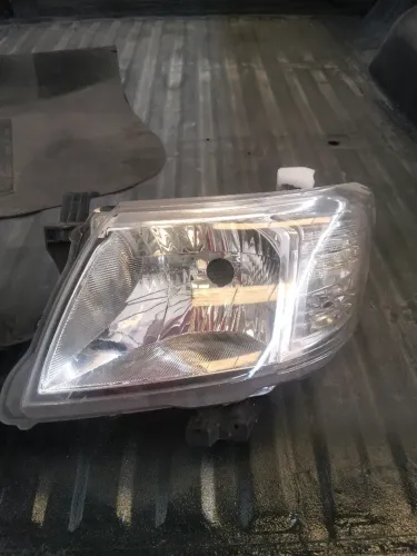 Farol Hilux
