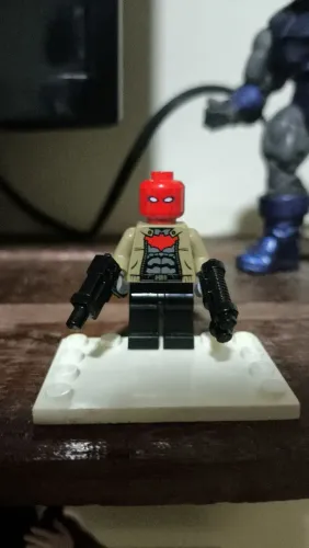 Lego capuz vermelho e peças