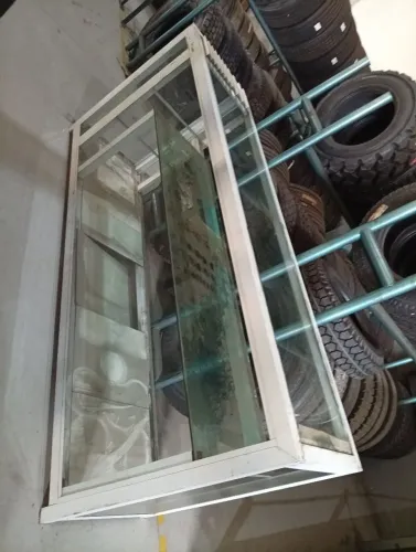Balcão expositor de vidro