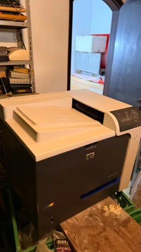 Impressora Laser Colorida HP Color LaserJet CP4025 CP4525