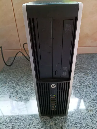 Vendo CPU Compaq Pro 6305 Small Form Factor (SFF) desktop compacto de formato corporativo.