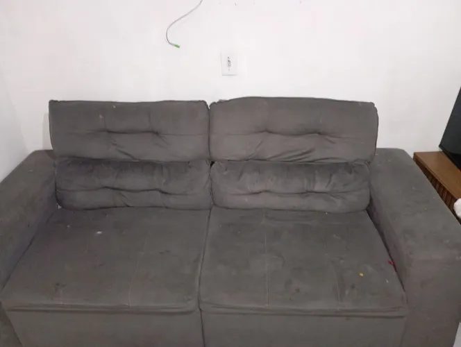 Vendo esse sofá 550. Só precisa de uma lavagem, 