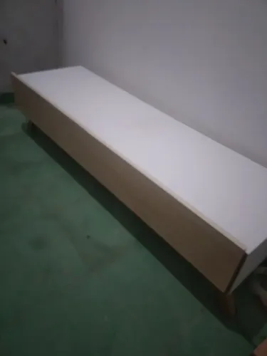 Rack novo  branco com porta madeirada