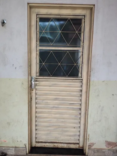 Porta aço com vidro boa usada
