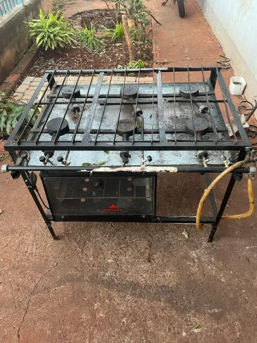 Fogão industrial com forno 