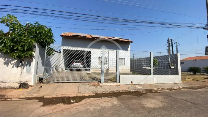 Casa sobrado no condomínio Morada da Serra IV de 3 quartos sendo 1 suíte. R$ 550.000,00 co