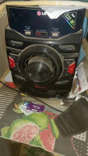 Um som com as duas caixas pra vender no precinho