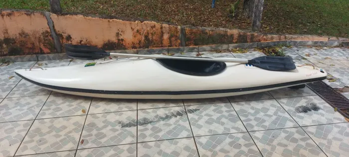 Vendo, caiaque fechado mais remo, tudo zero ?