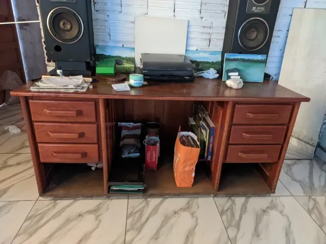 Vendo essa mesa de mogno 