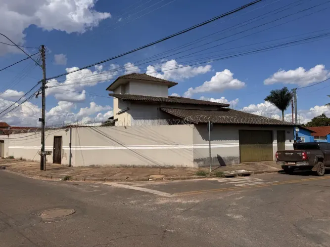 Casa 3 Quartos para Venda no Vila Aurora Oeste - Goiânia