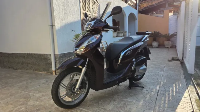Honda SH 300i em excelente estado de conservação