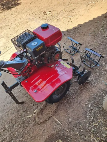 Vende-se Tratorito da Branco 6.5. Novo, 5 horas de trabalho somente.