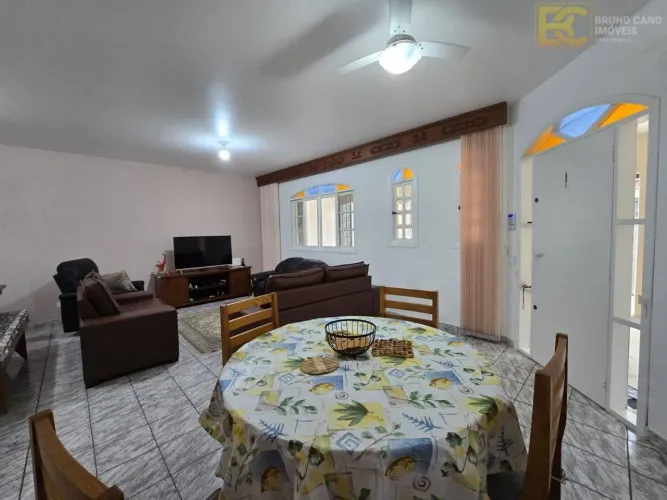 Casa a 800 metros da praia com 3 quartos!