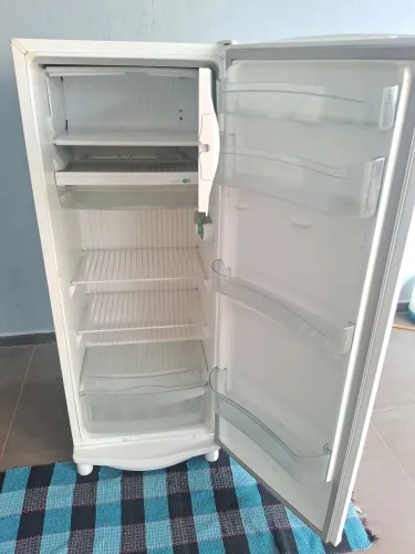 Geladeira consul NOVINHA 750,00 ENTREGO
