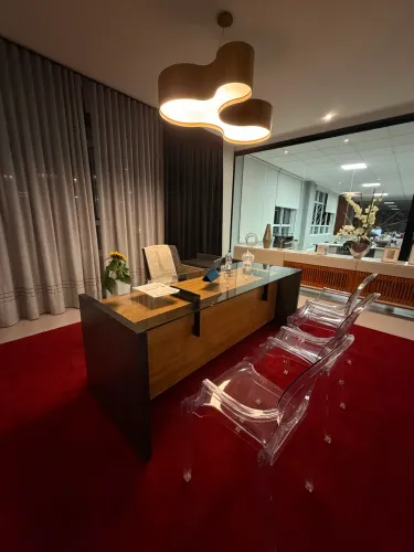 Mesa de escritório em L com tampo elevado em vidro - Faço a entrega por R$50,00 extra