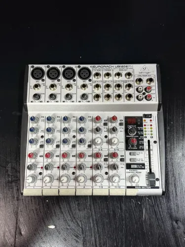 Mesa de Som Behringer Eurorack UB1202FX 
