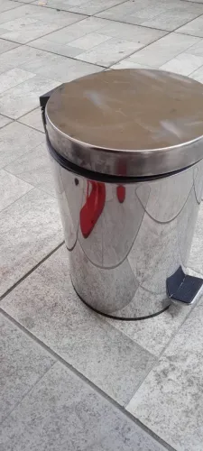 Vendo esta lixeira inox aço 10,5 L com pedal cesto interno removivel 