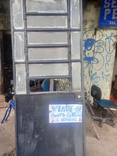 Vende portão 80 de largura e 210 de altura