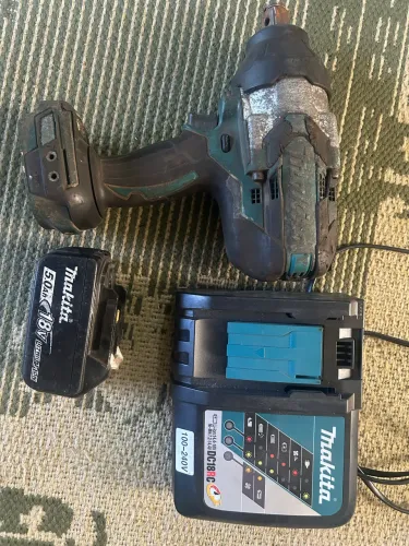 Vendo chave de impacto DTW 1001 Makita