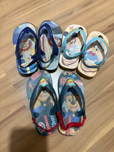 Chinelos tamanho 22