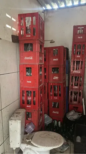 Engradados de coca cola com garrafas litro, $40,00 cada grade com 12 vasilhames 