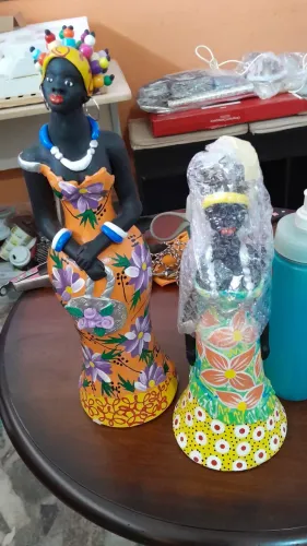 Bonecas decorativas em cerâmica