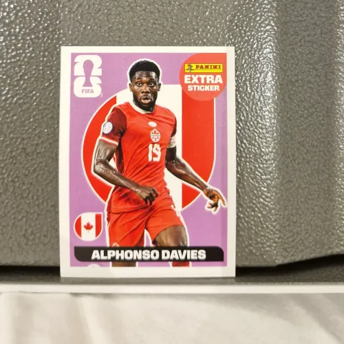 Figurinha Extra Alphonso Davies - Roxa (base) 2026