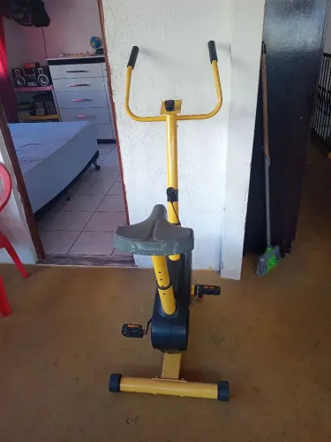 bicicleta ergométrica grande de academia nova